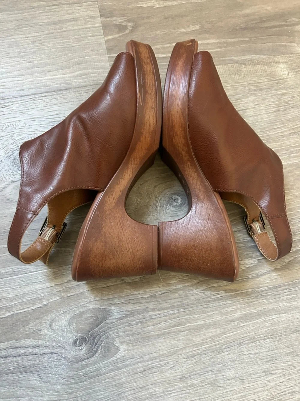 boc Women’s Brown Leather Slingback Open-Toe Sandals - Picture 4 of 10